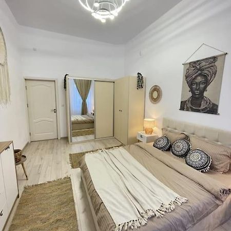 Apartament In Centrul Istoric Oradea Exterior photo