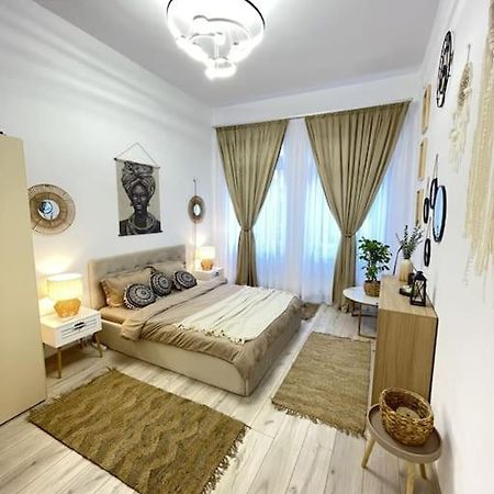 Apartament In Centrul Istoric Oradea Exterior photo